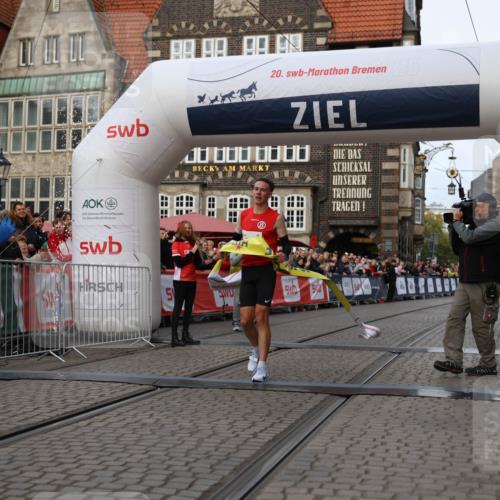 05.10.2025 - 20. swb-Marathon Bremen Yannick Fuchs http://msf.ph/oto/9231194 05.10.2025 10:27:13 Ziel 35 meine-sportfotos.de