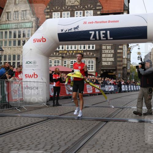05.10.2025 - 20. swb-Marathon Bremen Yannick Fuchs http://msf.ph/oto/9231205 05.10.2025 10:27:13 Ziel 35 meine-sportfotos.de