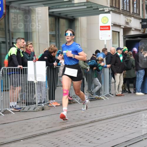 05.10.2025 - 20. swb-Marathon Bremen Strokosch-Dieckow http://msf.ph/oto/9231213 05.10.2025 10:39:10 Ziel 7111, 9239, 9289, 9671, 9863, 10525, 10908, 11067, 11343, 11418, 11474, 7111, 9239, 9289, 9671, 9863, 10525, 10908, 11067, 11343, 11418, 11474 meine-sportfotos.de