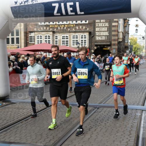 05.10.2025 - 20. swb-Marathon Bremen Yannick Fuchs http://msf.ph/oto/9231216 05.10.2025 11:02:55 Ziel 9331, 9360, 9516, 9841, 10129, 10207, 10510, 10530, 10734, 10803, 10804, 10940, 11024, 11193, 11576 meine-sportfotos.de