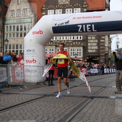 05.10.2025 - 20. swb-Marathon Bremen Yannick Fuchs http://msf.ph/oto/9231240 05.10.2025 10:27:14 Ziel 35 meine-sportfotos.de