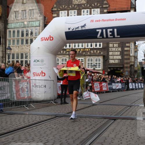 05.10.2025 - 20. swb-Marathon Bremen Yannick Fuchs http://msf.ph/oto/9231246 05.10.2025 10:27:14 Ziel 35 meine-sportfotos.de