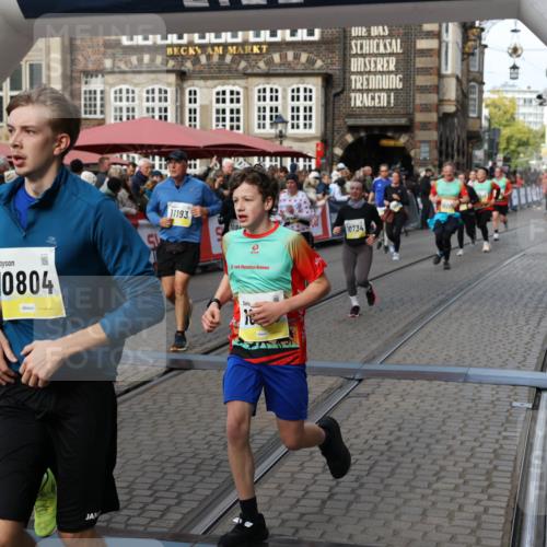 05.10.2025 - 20. swb-Marathon Bremen Yannick Fuchs http://msf.ph/oto/9231251 05.10.2025 11:02:55 Ziel 9331, 9360, 9516, 9841, 10129, 10207, 10510, 10530, 10734, 10803, 10804, 10940, 11024, 11193, 11576 meine-sportfotos.de