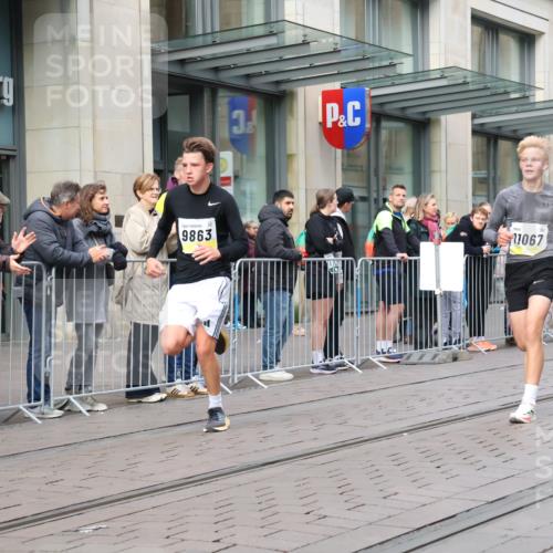 05.10.2025 - 20. swb-Marathon Bremen Strokosch-Dieckow http://msf.ph/oto/9231260 05.10.2025 10:39:12 Ziel 7111, 9239, 9289, 9671, 9863, 10525, 11067, 11343, 11349, 11418, 11474, 7111, 9239, 9289, 9671, 9863, 10525, 11067, 11343, 11349, 11418, 11474 meine-sportfotos.de