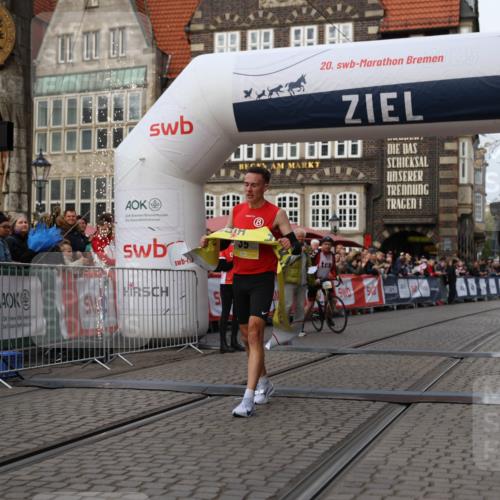 05.10.2025 - 20. swb-Marathon Bremen Yannick Fuchs http://msf.ph/oto/9231269 05.10.2025 10:27:14 Ziel 35 meine-sportfotos.de