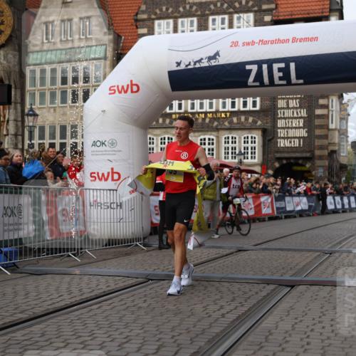 05.10.2025 - 20. swb-Marathon Bremen Yannick Fuchs http://msf.ph/oto/9231277 05.10.2025 10:27:14 Ziel 35 meine-sportfotos.de