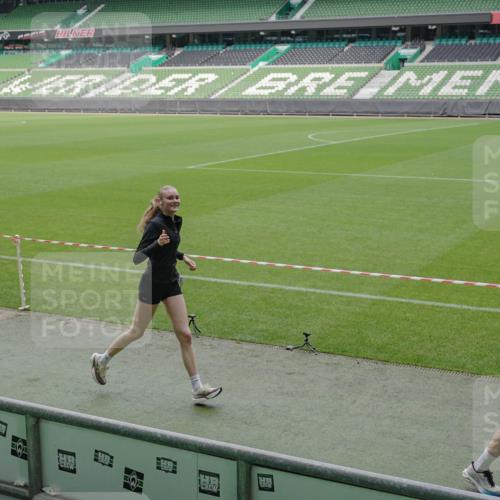 05.10.2025 - 20. swb-Marathon Bremen Michael Burmester http://msf.ph/oto/9231279 05.10.2025 10:30:08 Laufen im Stadion 7202, 7733, 8866, 9014, 9199, 9209, 9233, 9240, 9255, 9259, 9261, 9299, 9317, 9369, 9385, 9435, 9437, 9452, 9485, 9578, 9579, 9583, 9630, 9658, 9663, 9689, 9704, 9740, 9761, 9803, 9832, 9889, 9906, 9975, 10022, 10118, 10159, 10170, 10221, 10224, 10227, 10241, 10246, 10346, 10376, 10392, 10400, 10432, 10443, 10507, 10534, 10548, 10581, 10584, 10673, 10726, 10781, 10868, 10873, 10877, 10923, 10932, 10968, 11022, 11091, 11177, 11208, 11298, 11319, 8787, 9556 meine-sportfotos.de