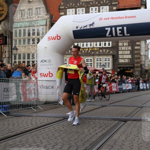 05.10.2025 - 20. swb-Marathon Bremen Yannick Fuchs http://msf.ph/oto/9231296 05.10.2025 10:27:14 Ziel 35 meine-sportfotos.de