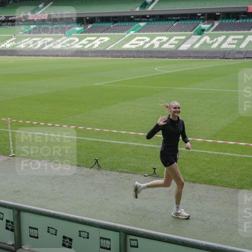 05.10.2025 - 20. swb-Marathon Bremen Michael Burmester http://msf.ph/oto/9231298 05.10.2025 10:30:08 Laufen im Stadion 7202, 7733, 8866, 9014, 9199, 9209, 9233, 9240, 9255, 9259, 9261, 9299, 9317, 9369, 9385, 9435, 9437, 9452, 9485, 9578, 9579, 9583, 9630, 9658, 9663, 9689, 9704, 9740, 9761, 9803, 9832, 9889, 9906, 9975, 10022, 10118, 10159, 10170, 10221, 10224, 10227, 10241, 10246, 10346, 10376, 10392, 10400, 10432, 10443, 10507, 10534, 10548, 10581, 10584, 10673, 10726, 10781, 10868, 10873, 10877, 10923, 10932, 10968, 11022, 11091, 11177, 11208, 11298, 11319, 8787, 9556 meine-sportfotos.de