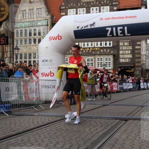 05.10.2025 - 20. swb-Marathon Bremen Yannick Fuchs http://msf.ph/oto/9231304 05.10.2025 10:27:14 Ziel 35 meine-sportfotos.de