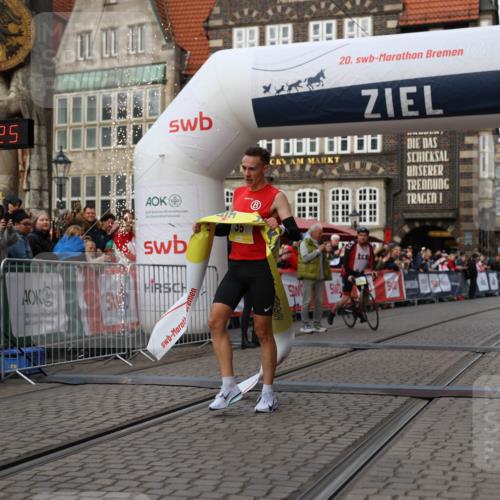 05.10.2025 - 20. swb-Marathon Bremen Yannick Fuchs http://msf.ph/oto/9231314 05.10.2025 10:27:14 Ziel 35 meine-sportfotos.de