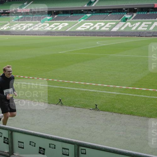 05.10.2025 - 20. swb-Marathon Bremen Michael Burmester http://msf.ph/oto/9231318 05.10.2025 10:30:09 Laufen im Stadion 7202, 7733, 8866, 9014, 9199, 9209, 9233, 9240, 9255, 9259, 9261, 9299, 9317, 9369, 9385, 9435, 9437, 9452, 9485, 9578, 9579, 9583, 9630, 9658, 9663, 9689, 9704, 9740, 9761, 9803, 9832, 9889, 9906, 9966, 9975, 10022, 10118, 10159, 10170, 10221, 10224, 10227, 10241, 10246, 10346, 10376, 10392, 10400, 10432, 10443, 10507, 10534, 10548, 10581, 10584, 10673, 10726, 10781, 10868, 10873, 10877, 10923, 10932, 10968, 11022, 11091, 11177, 11208, 11298, 11319, 8787, 9556 meine-sportfotos.de