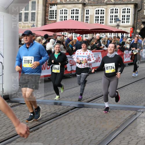 05.10.2025 - 20. swb-Marathon Bremen Yannick Fuchs http://msf.ph/oto/9231324 05.10.2025 11:02:57 Ziel 9331, 9360, 9516, 9846, 10129, 10207, 10530, 10734, 10803, 10804, 10940, 11087, 11193, 11504, 11576, 11667, 11668 meine-sportfotos.de