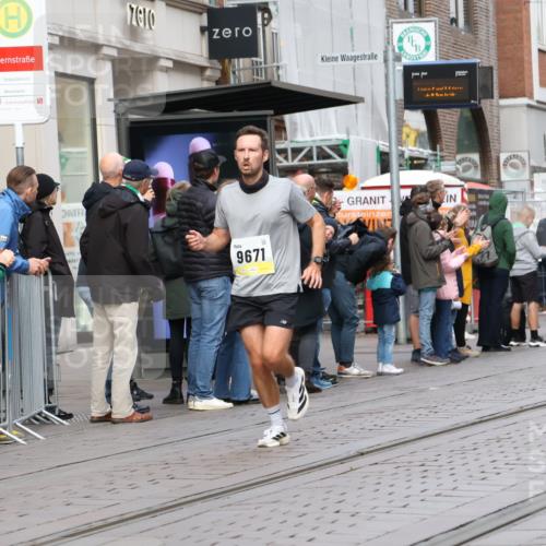 05.10.2025 - 20. swb-Marathon Bremen Strokosch-Dieckow http://msf.ph/oto/9231332 05.10.2025 10:39:18 Ziel 9289, 9671, 9922, 10052, 10171, 10175, 10176, 10525, 10753, 11349, 11418, 11474, 9289, 9671, 9922, 10052, 10171, 10175, 10176, 10525, 10753, 11349, 11418, 11474 meine-sportfotos.de