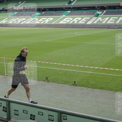 05.10.2025 - 20. swb-Marathon Bremen Michael Burmester http://msf.ph/oto/9231333 05.10.2025 10:30:09 Laufen im Stadion 7202, 7733, 8866, 9014, 9199, 9209, 9233, 9240, 9255, 9259, 9261, 9299, 9317, 9369, 9385, 9435, 9437, 9452, 9485, 9578, 9579, 9583, 9630, 9658, 9663, 9689, 9704, 9740, 9761, 9803, 9832, 9889, 9906, 9966, 9975, 10022, 10118, 10159, 10170, 10221, 10224, 10227, 10241, 10246, 10346, 10376, 10392, 10400, 10432, 10443, 10507, 10534, 10548, 10581, 10584, 10673, 10726, 10781, 10868, 10873, 10877, 10923, 10932, 10968, 11022, 11091, 11177, 11208, 11298, 11319, 8787, 9556 meine-sportfotos.de