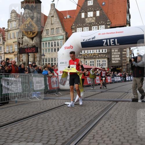 05.10.2025 - 20. swb-Marathon Bremen Yannick Fuchs http://msf.ph/oto/9231336 05.10.2025 10:27:15 Ziel 35 meine-sportfotos.de