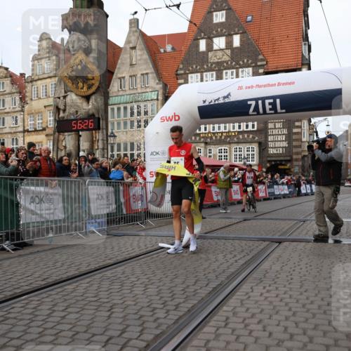 05.10.2025 - 20. swb-Marathon Bremen Yannick Fuchs http://msf.ph/oto/9231347 05.10.2025 10:27:15 Ziel 35 meine-sportfotos.de