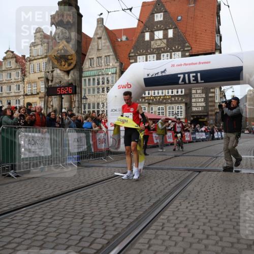 05.10.2025 - 20. swb-Marathon Bremen Yannick Fuchs http://msf.ph/oto/9231354 05.10.2025 10:27:15 Ziel 35 meine-sportfotos.de