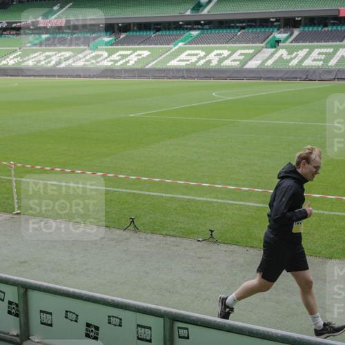 05.10.2025 - 20. swb-Marathon Bremen Michael Burmester http://msf.ph/oto/9231358 05.10.2025 10:30:10 Laufen im Stadion 7202, 7733, 8866, 9014, 9199, 9209, 9233, 9240, 9255, 9259, 9261, 9299, 9317, 9369, 9385, 9435, 9437, 9452, 9485, 9578, 9579, 9583, 9630, 9658, 9663, 9689, 9704, 9740, 9761, 9803, 9832, 9889, 9906, 9966, 9975, 10022, 10118, 10159, 10170, 10221, 10224, 10227, 10241, 10246, 10346, 10376, 10392, 10400, 10432, 10443, 10507, 10534, 10548, 10581, 10584, 10673, 10726, 10781, 10868, 10873, 10877, 10923, 10932, 10968, 11022, 11091, 11177, 11208, 11298, 11319, 8787 meine-sportfotos.de