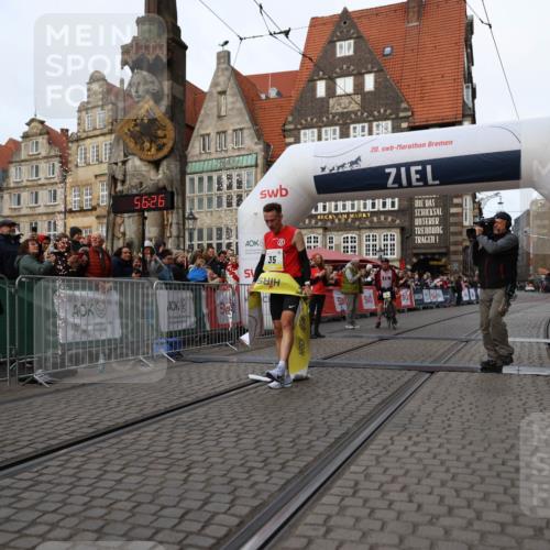 05.10.2025 - 20. swb-Marathon Bremen Yannick Fuchs http://msf.ph/oto/9231379 05.10.2025 10:27:15 Ziel 35 meine-sportfotos.de