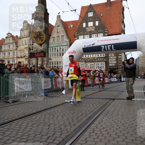 05.10.2025 - 20. swb-Marathon Bremen Yannick Fuchs http://msf.ph/oto/9231388 05.10.2025 10:27:15 Ziel 35 meine-sportfotos.de