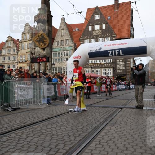 05.10.2025 - 20. swb-Marathon Bremen Yannick Fuchs http://msf.ph/oto/9231397 05.10.2025 10:27:15 Ziel 35 meine-sportfotos.de