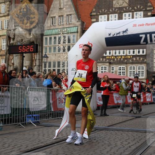 05.10.2025 - 20. swb-Marathon Bremen Yannick Fuchs http://msf.ph/oto/9231410 05.10.2025 10:27:16 Ziel 35 meine-sportfotos.de