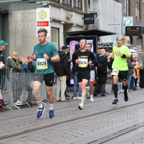 05.10.2025 - 20. swb-Marathon Bremen Strokosch-Dieckow http://msf.ph/oto/9231430 05.10.2025 10:39:22 Ziel 9213, 9289, 9671, 9922, 10052, 10171, 10175, 10176, 10525, 10753, 11335, 11349, 11418, 11474, 9213, 9289, 9671, 9922, 10052, 10171, 10175, 10176, 10525, 10753, 11335, 11349, 11418, 11474 meine-sportfotos.de