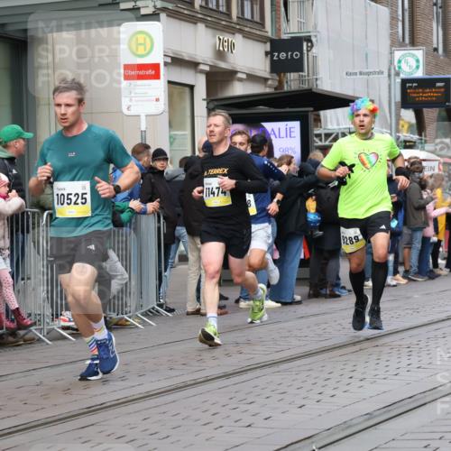 05.10.2025 - 20. swb-Marathon Bremen Strokosch-Dieckow http://msf.ph/oto/9231442 05.10.2025 10:39:23 Ziel 9213, 9289, 9671, 9922, 10052, 10171, 10175, 10176, 10525, 10753, 11335, 11349, 11418, 11474, 9213, 9289, 9671, 9922, 10052, 10171, 10175, 10176, 10525, 10753, 11335, 11349, 11418, 11474 meine-sportfotos.de