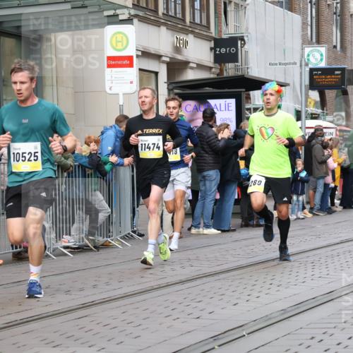 05.10.2025 - 20. swb-Marathon Bremen Strokosch-Dieckow http://msf.ph/oto/9231452 05.10.2025 10:39:23 Ziel 9213, 9289, 9671, 9922, 10052, 10171, 10175, 10176, 10525, 10753, 11335, 11349, 11418, 11474, 9213, 9289, 9671, 9922, 10052, 10171, 10175, 10176, 10525, 10753, 11335, 11349, 11418, 11474 meine-sportfotos.de