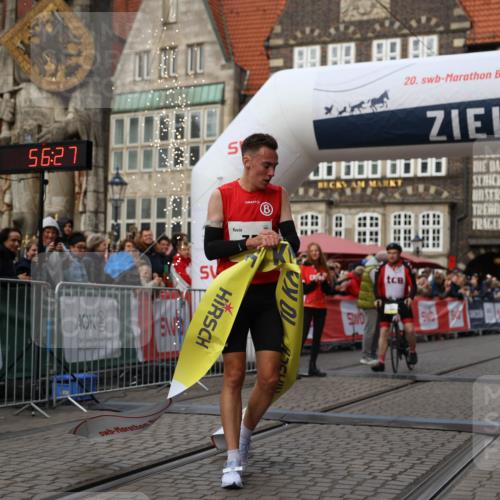 05.10.2025 - 20. swb-Marathon Bremen Yannick Fuchs http://msf.ph/oto/9231465 05.10.2025 10:27:16 Ziel 35 meine-sportfotos.de