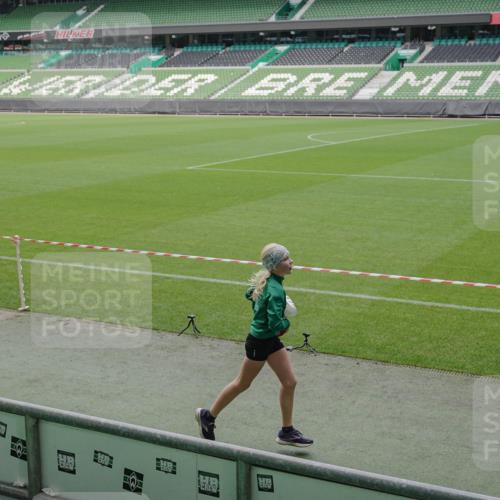 05.10.2025 - 20. swb-Marathon Bremen Michael Burmester http://msf.ph/oto/9231470 05.10.2025 10:30:14 Laufen im Stadion 7202, 7733, 8866, 9014, 9199, 9209, 9233, 9240, 9251, 9255, 9259, 9261, 9299, 9317, 9369, 9385, 9435, 9437, 9452, 9485, 9578, 9579, 9583, 9630, 9658, 9663, 9689, 9704, 9740, 9761, 9803, 9832, 9888, 9889, 9906, 9966, 9975, 10022, 10043, 10118, 10159, 10170, 10221, 10224, 10227, 10241, 10246, 10254, 10346, 10376, 10392, 10432, 10443, 10507, 10534, 10548, 10581, 10584, 10673, 10726, 10781, 10868, 10873, 10877, 10923, 10932, 10968, 11091, 11177, 11208, 11298, 11319, 8787 meine-sportfotos.de