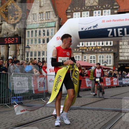 05.10.2025 - 20. swb-Marathon Bremen Yannick Fuchs http://msf.ph/oto/9231478 05.10.2025 10:27:16 Ziel 35 meine-sportfotos.de