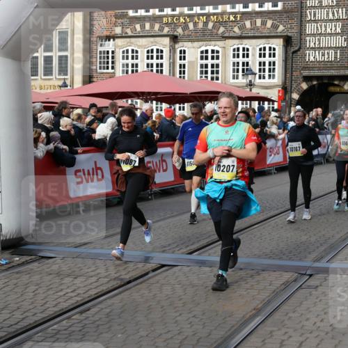 05.10.2025 - 20. swb-Marathon Bremen Yannick Fuchs http://msf.ph/oto/9231480 05.10.2025 11:02:59 Ziel 9331, 9360, 9516, 9644, 9846, 10129, 10167, 10207, 10656, 10734, 10803, 10804, 10940, 11087, 11193, 11312, 11504, 11576, 11667, 11668 meine-sportfotos.de