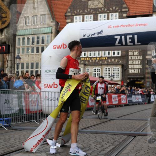 05.10.2025 - 20. swb-Marathon Bremen Yannick Fuchs http://msf.ph/oto/9231489 05.10.2025 10:27:17 Ziel 35 meine-sportfotos.de