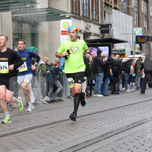 05.10.2025 - 20. swb-Marathon Bremen Strokosch-Dieckow http://msf.ph/oto/9231495 05.10.2025 10:39:24 Ziel 9213, 9289, 9671, 9922, 10052, 10171, 10175, 10176, 10525, 10753, 11335, 11349, 11418, 11474, 9213, 9289, 9671, 9922, 10052, 10171, 10175, 10176, 10525, 10753, 11335, 11349, 11418, 11474 meine-sportfotos.de