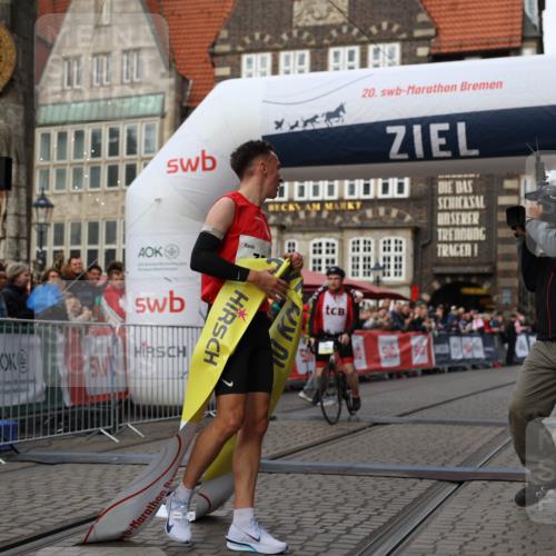 05.10.2025 - 20. swb-Marathon Bremen Yannick Fuchs http://msf.ph/oto/9231506 05.10.2025 10:27:17 Ziel 35 meine-sportfotos.de