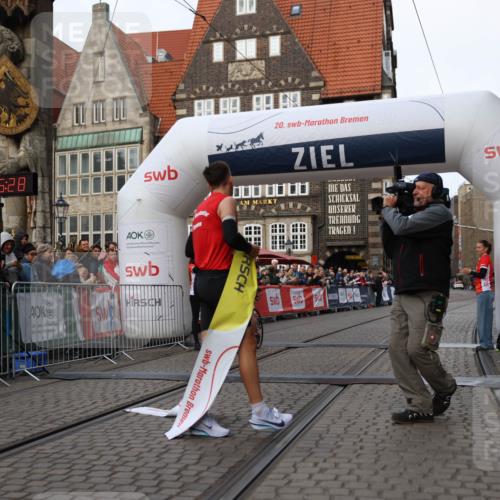 05.10.2025 - 20. swb-Marathon Bremen Yannick Fuchs http://msf.ph/oto/9231523 05.10.2025 10:27:17 Ziel 35 meine-sportfotos.de