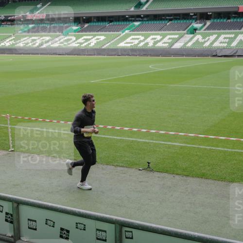 05.10.2025 - 20. swb-Marathon Bremen Michael Burmester http://msf.ph/oto/9231536 05.10.2025 10:30:21 Laufen im Stadion 7202, 7733, 8866, 9014, 9199, 9209, 9230, 9240, 9251, 9255, 9259, 9261, 9299, 9317, 9369, 9435, 9452, 9482, 9485, 9501, 9578, 9579, 9583, 9658, 9663, 9740, 9803, 9832, 9888, 9906, 9966, 9975, 9987, 10022, 10043, 10118, 10159, 10170, 10221, 10224, 10227, 10241, 10246, 10254, 10346, 10376, 10392, 10432, 10443, 10507, 10534, 10548, 10581, 10584, 10625, 10673, 10726, 10781, 10873, 10923, 10932, 11091, 11177, 11298, 11319, 8787 meine-sportfotos.de