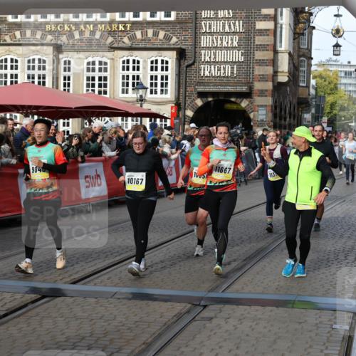05.10.2025 - 20. swb-Marathon Bremen Yannick Fuchs http://msf.ph/oto/9231542 05.10.2025 11:03:00 Ziel 9331, 9644, 9846, 10129, 10167, 10207, 10656, 10734, 10803, 10804, 10940, 11087, 11193, 11312, 11504, 11576, 11667, 11668 meine-sportfotos.de