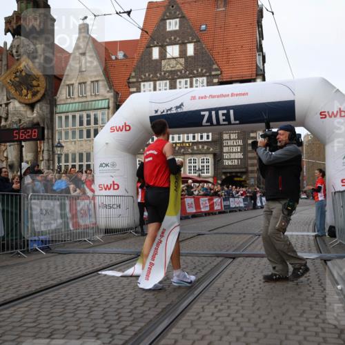 05.10.2025 - 20. swb-Marathon Bremen Yannick Fuchs http://msf.ph/oto/9231551 05.10.2025 10:27:17 Ziel 35 meine-sportfotos.de