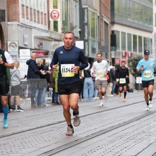 05.10.2025 - 20. swb-Marathon Bremen Strokosch-Dieckow http://msf.ph/oto/9231557 05.10.2025 10:39:29 Ziel 9213, 9289, 9922, 10052, 10171, 10175, 10176, 10276, 10753, 11335, 11349, 11418, 9213, 9289, 9922, 10052, 10171, 10175, 10176, 10276, 10753, 11335, 11349, 11418 meine-sportfotos.de