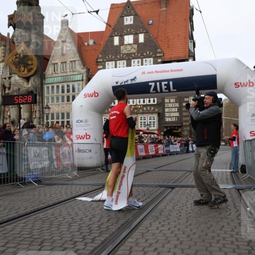 05.10.2025 - 20. swb-Marathon Bremen Yannick Fuchs http://msf.ph/oto/9231558 05.10.2025 10:27:18 Ziel 35 meine-sportfotos.de