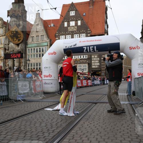 05.10.2025 - 20. swb-Marathon Bremen Yannick Fuchs http://msf.ph/oto/9231566 05.10.2025 10:27:18 Ziel 35 meine-sportfotos.de