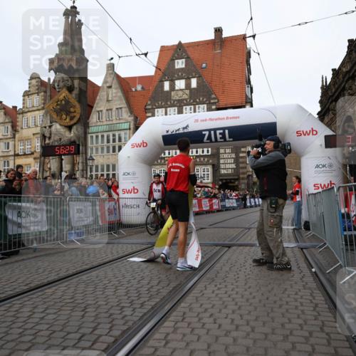 05.10.2025 - 20. swb-Marathon Bremen Yannick Fuchs http://msf.ph/oto/9231592 05.10.2025 10:27:18 Ziel 35 meine-sportfotos.de