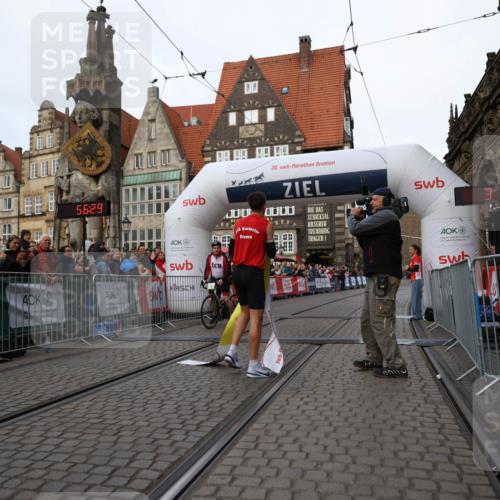 05.10.2025 - 20. swb-Marathon Bremen Yannick Fuchs http://msf.ph/oto/9231602 05.10.2025 10:27:18 Ziel 35 meine-sportfotos.de