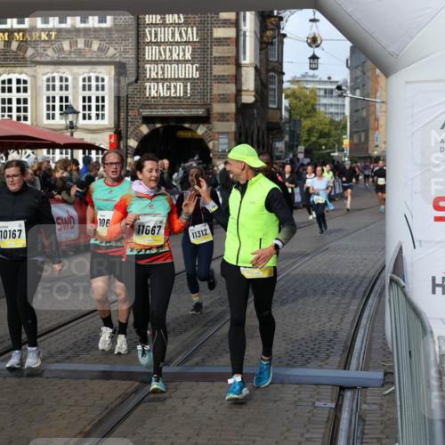 05.10.2025 - 20. swb-Marathon Bremen Yannick Fuchs http://msf.ph/oto/9231606 05.10.2025 11:03:01 Ziel 9644, 9846, 10129, 10167, 10207, 10656, 10734, 10940, 11087, 11193, 11312, 11504, 11576, 11667, 11668, 11735 meine-sportfotos.de