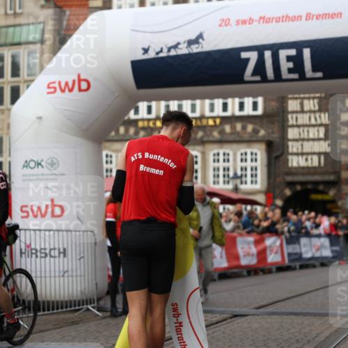 05.10.2025 - 20. swb-Marathon Bremen Yannick Fuchs http://msf.ph/oto/9231620 05.10.2025 10:27:19 Ziel  meine-sportfotos.de