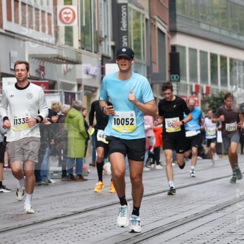 05.10.2025 - 20. swb-Marathon Bremen Strokosch-Dieckow http://msf.ph/oto/9231626 05.10.2025 10:39:33 Ziel 9213, 9922, 10052, 10171, 10175, 10176, 10276, 10753, 11335, 11349, 9213, 9922, 10052, 10171, 10175, 10176, 10276, 10753, 11335, 11349 meine-sportfotos.de