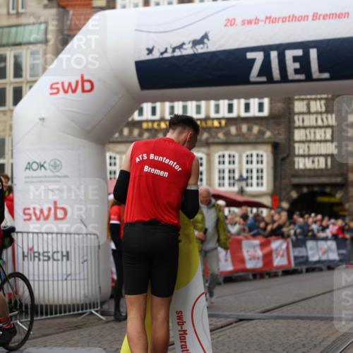05.10.2025 - 20. swb-Marathon Bremen Yannick Fuchs http://msf.ph/oto/9231629 05.10.2025 10:27:19 Ziel  meine-sportfotos.de